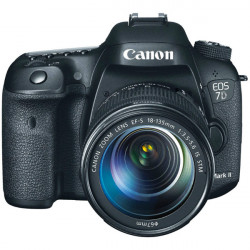 Canon 7D Mark II Cámara DSLR con lente EF-S 18-135mm IS STM 
